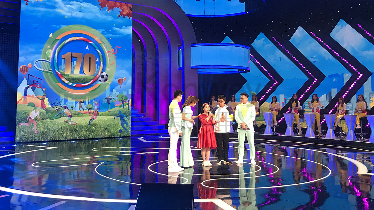 康維偉業(yè)交互式一體機(jī)，賦能深圳綜藝新高度