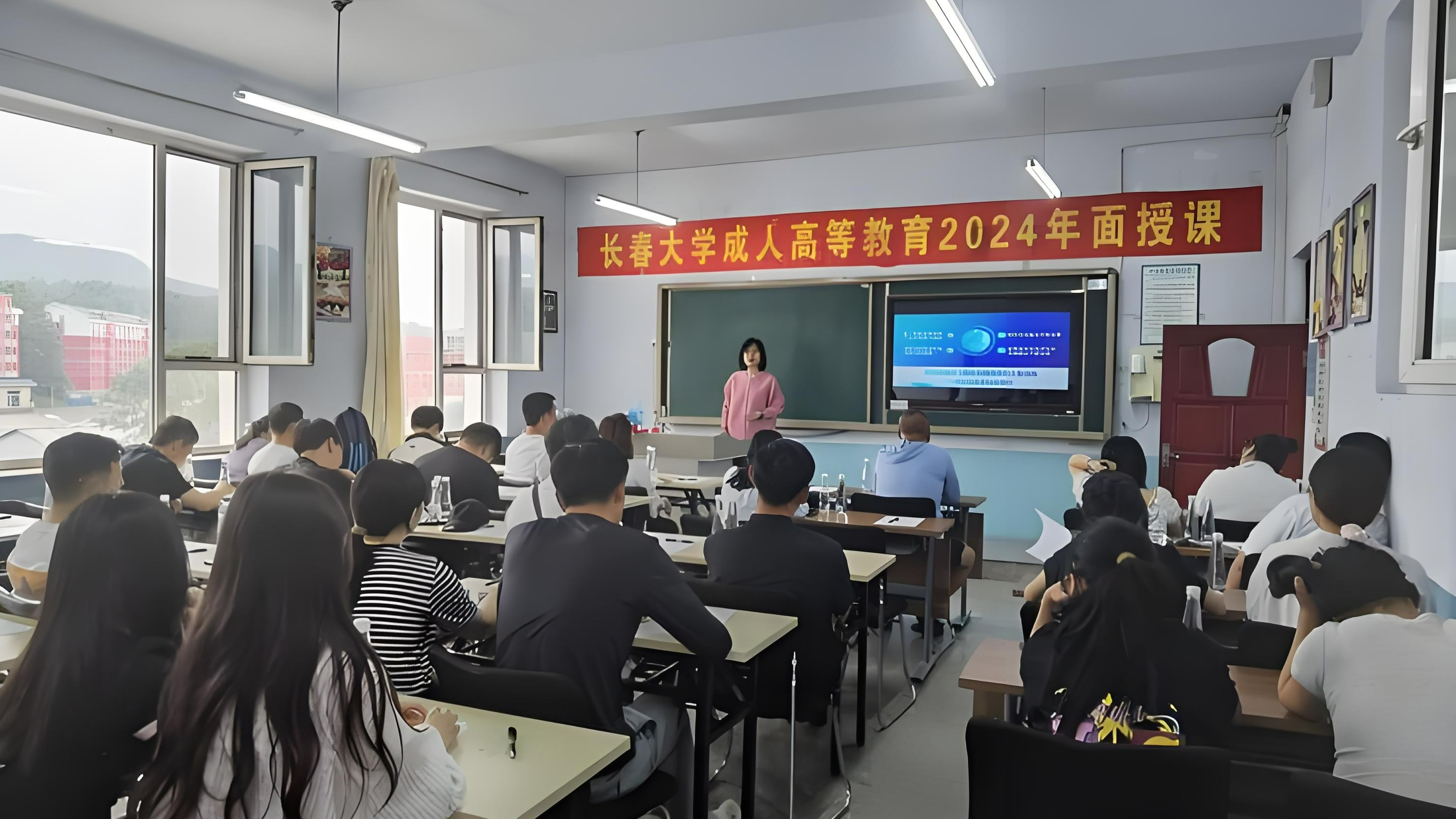 科技助力繼續(xù)教育：康維偉業(yè)交互式教學(xué)機點亮盤錦教育新篇?