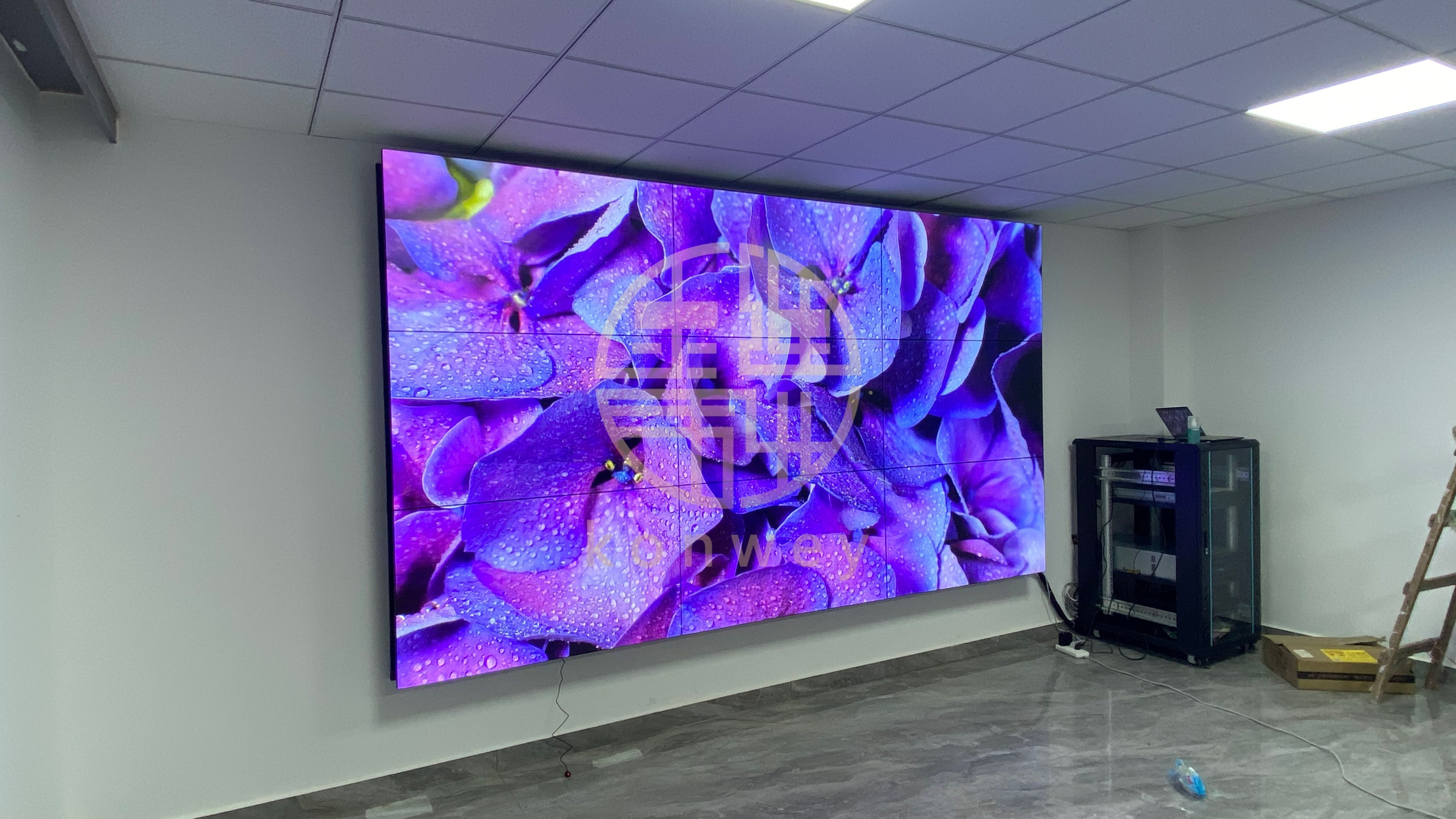 拼接屏案例：安徽攀登集團(tuán)監(jiān)控室項(xiàng)目3*3 55寸3.5mm！